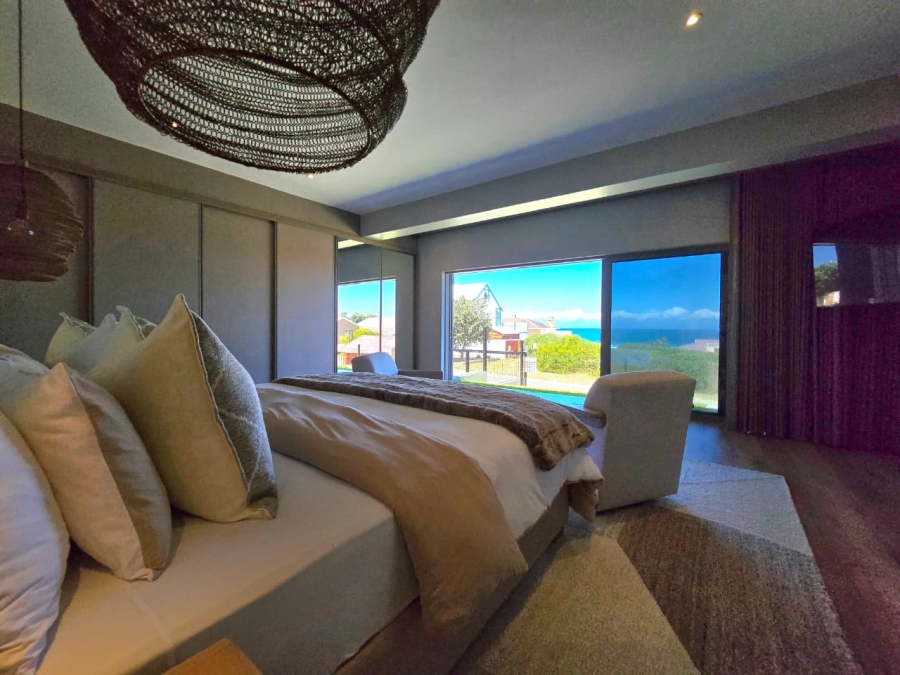 4 Bedroom Property for Sale in Outeniqua Strand Western Cape